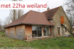 Huis in Frankrijk te koop: St Aubin le Monial – Woonboerderijtje met houten uitbouw op 22 hectare grond. Onder bod ! 