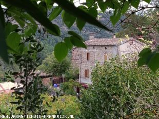 Huis voor grote groepen in Languedoc Roussillon Frankrijk te huur: Maison Mimosa Super rustig vakantiehuis aan de rand van het bos 