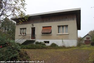 Huis in Frankrijk te koop: Cerilly – Woonhuis met garage aan de rand van het dorp.  Ruim terrein van 5500m² ** ONDER BOD ** 