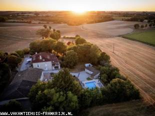 Huis voor grote groepen in Frankrijk te huur: Rustig gelegen Gîte op het franse platteland 