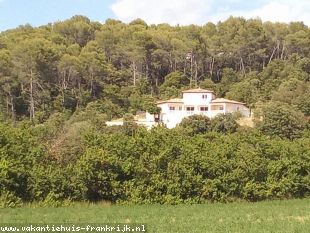 Vakantiehuis bij de golf: Heerlijk vakantiehuis voor 6 personen met privé zwembad op mooie plek in de Provence
