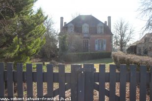 Huis in Frankrijk te koop: Saint Léopardin d’ Augy– Herenhuis met schuur op 5 hectare grond. ** in prijs verlaagd ** 