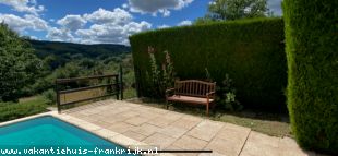 vakantiehuis in Frankrijk te huur: La Grande Veranda: Vrijstaand huis met prachtig uitzicht, privacy en eigen zwembad 