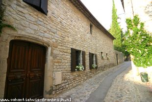 Villa in Frankrijk te huur: Prachtige en luxe Mas met eigen zwembad in de oude hoge stad van Vaison-la-Romaine 