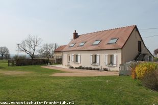 Huis in Frankrijk te koop: Givarlais  - Gerenoveerde woonboerderij met grote schuur op  9074 m2 grond. ** NIEUW ** 