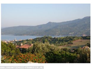 Vakantiehuis: Casa di Santi - 'entre mer et montagne' - prachtige woning met alle comfort, gelegen op rustig en bosrijk Domaine, met uitzicht op zee