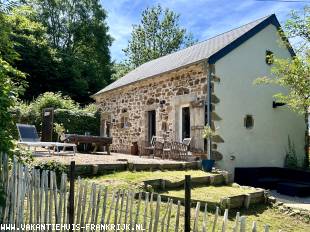 Vakantiehuis: Authentieke, gezellige, van alle comfort voorziene gîte, in een prachtige omgeving. Voor de rustzoeker en voor degene die er graag op uit trekt! te huur in Puy de Dome (Frankrijk)