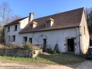 Huis in Frankrijk te koop: Le Veurdre – Ruim woonhuis met oude watermolen en stukje rivier op een stuk grond van 1,7 hectare. **onder bod ** 