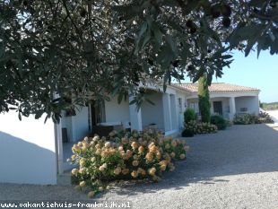 vakantiehuis in Frankrijk te huur: Schitterende 6 persoons villa in mooie omgeving, prachtig uitzicht, privé zwembad 