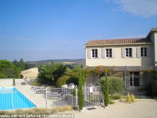 Huis met zwembad te huur in Vaucluse is geschikt voor gezinnen met kinderen in Zuid-Frankrijk.