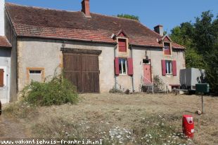 Huis in Frankrijk te koop: Saint Desiré – Dorpshuisje aan de rand van het dorp op 2500 m2 grond 