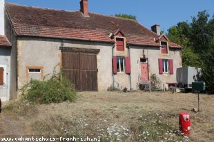 Vakantiehuis: Saint Desiré – Dorpshuisje aan de rand van het dorp op 2500 m2 grond ** IN PRIJS VERLAAGD ** te huur in Allier (Frankrijk)