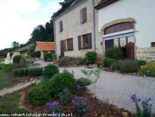 Vakantiehuis: Vrijstaand landelijk charme huis in natuursteen, chambre d'hotes Fhoto plaatsen als hoofdpagina te koop in Saone et Loire (Frankrijk)