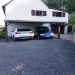 Garage <br>Er is een binnen garage voor 1 auto en een carport waar men 2 wagens onder kan parkeren. Ook op het terrein is er nog parkeer mogelijkheid.
