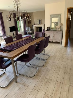 Woonkamer met open haard