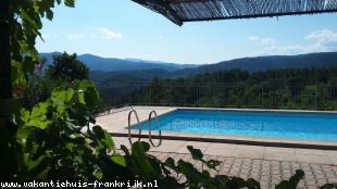 vakantiehuis in Frankrijk te huur: Zeer rustig en prachtig gelegen vakantiewoning met zwembad in het zuiden van de Ardèche 