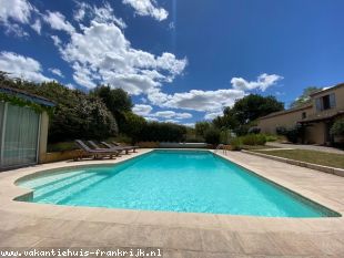 vakantiehuis in Frankrijk te huur: Geheel vrij, fantastisch landelijk gelegen ruime en comfortabele 6 persoons villa met groot zwembad in de Lot et Garonne met uitzicht rondom 