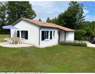 Huis te huur in Charente en binnen uw budget van  575 euro voor uw vakantie in West-Frankrijk.