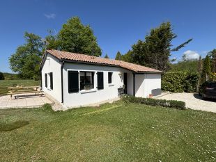 Rue des Magnolias 172 <br>Ons huis aan Rue des Magnolias 172. op het vakantiepark village le Chat.  6-persoons vakantiehuis met ruime tuin en schitterend uitzicht