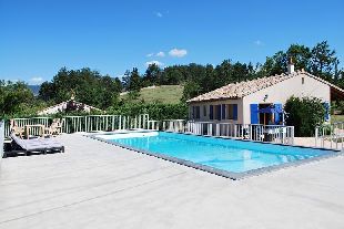 (Vakantie) woning: 6 tot max 8 pers vrijstaande gite op c.a. 2500M2 eigen grond met GROOT PRIVE ZWEMBAD en WIFI, NL TV, BBQ, prive SPEELTUIN: www.lepetitcoindeparadis.nl te huur in Drome (Frankrijk).