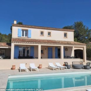 Huis voor grote groepen in Provence Alpes Cote d'Azur Frankrijk te huur: Luxe 8 p. Villa met verwarmd privé zwembad; airco,wifi glasvezel,Laadpaal; Ned.+Belg.tv zenders + Park zwembad+apart peuterbad+tennisbaan 