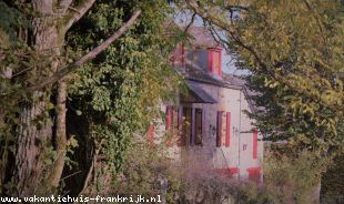 Vakantiehuis Bourgogne: Maison Laura, een leuk, vrijstaand vakantie huis gelegen aan de rand van een klein dorpje in het Parc du Morvan, Bourgogne, Frankrijk.