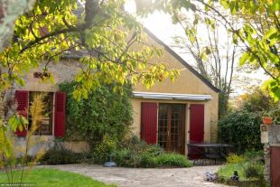 Maison Laura achter