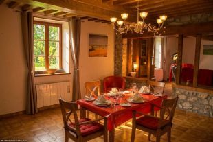 Maison Laura eetkamer