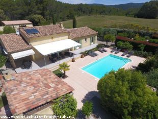 vakantiehuis in Frankrijk te huur: Villa Fave des Champs is een prachtige authentieke villa, in het hartje van de Provence en kan tot 6 personen ontvangen. 