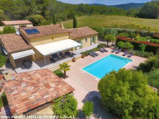 Vakantiehuis Cote d'Azur: Villa Fave des Champs is een prachtige authentieke villa, in het hartje van de Provence en kan tot 6 personen ontvangen.