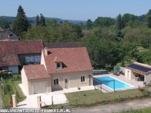 Vakantiehuis: Nieuw gebouwd VAkantiehuis met prive zwembad te huur in Dordogne (Frankrijk)