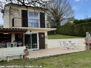 vakantiehuis in Frankrijk te huur: Te huur: gezellig vakantiehuis met WiFi, NL-seTV aan een (vis-) meer, vlakbij golfbaan 