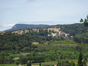 Crillon le Brave <br>Het dorpje Crillon le Brave op 1,5 km van de Jas du Ventoux