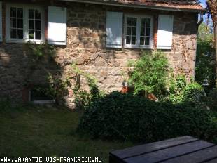Vakantiehuis: Sfeervol robuust vrijstaand vakantiehuis in de Bourgogne te huur in Saone et Loire (Frankrijk)