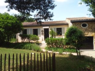 Maison romarin <br>Maison heeft een voortuin met eigen oprit