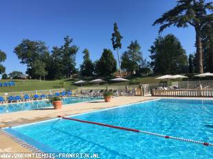 Vakantiehuis Pyreneeën: Vrijstaande villa in kindvriendelijke kasteelpark Chateau de Barbet in de prachtige Gers, goedbereikbaar met vliegtuig, trein en auto.