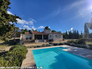 vakantiehuis in Frankrijk te huur: Villa La Tourette met zwembad en uitzicht 