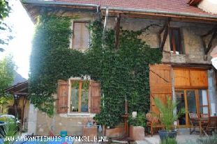 Huis te huur in Isere en binnen uw budget van  1100 euro voor uw vakantie in Midden-Frankrijk.