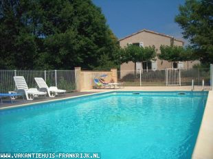 Huis voor grote groepen in Rhone Alpes Frankrijk te huur: Ruime vakantiewoning voor 16 personen in Zuid-Ardèche met privé zwembad en magnifiek panoramisch uitzicht 