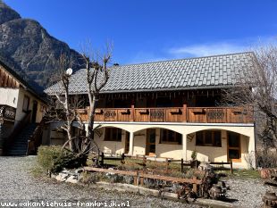 Huis voor grote groepen in Rhone Alpes Frankrijk te huur: LE CATELAN - WONDERFUL SPACIOUS CHALET IN BOURG D’OISANS - SLEEPS 16, 5 BEDROOMS, 6 BATHROOMS, DOG FRIENDLY 