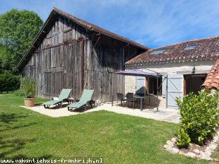 Vakantiehuis: Rustig gelegen gîte aan de rand van de boomgaard met zwembad en airco op een authentieke plek in de prachtige Lot vallei, bienvenue bij Beaux Moments! te huur in Lot (Frankrijk)