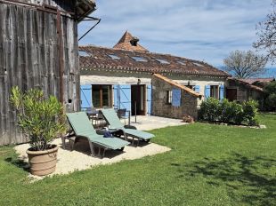Gite Julotte <br>Gite Julotte ligt naast de oude tabakschuur en vanuit je gîte heb je een prachtige uitzicht over de boomgaard.
