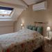 Slaapkamer gîte Julotte <br>De slaapkamer op de bovenverdieping heeft een comfortabel bed 160x200 en is voorzien van airco.