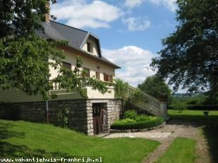 Huis in Frankrijk te koop: 'Chateautheo', gelegen in midden Frankrijk, is een fantastisch vrijstaand huis, met veel comfort en privacy, voorzien van centrale verwarming. 
