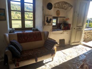 de woonkeuken <br>voordeur naar het terras