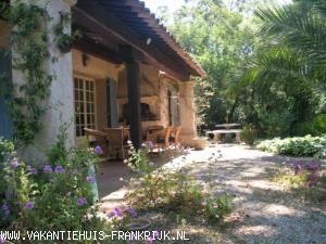 Villa in Frankrijk te huur: Kleine villa in St. Tropez direct aan strand van Pampelonne 