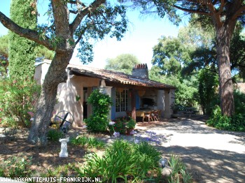 Kleine villa in St. Tropez direct aan strand van Pampelonne