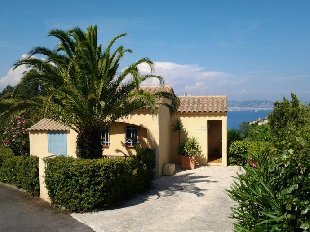 (Vakantie) woning: Theoule sur Mer Vakantiehuis voor 6 pers. Schitterend uitzicht over baai naar Cannes. Nabij strand. te huur in Alpes Maritimes (Frankrijk).