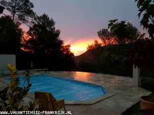 vakantiehuis in Frankrijk te huur: Heerlijk huis op prachtige plek met privé zwembad in hartje Provence, voor 4 personen 