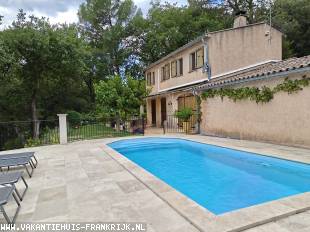 Heerlijk huis op prachtige plek met privé zwembad in hartje Provence, voor 4 personen